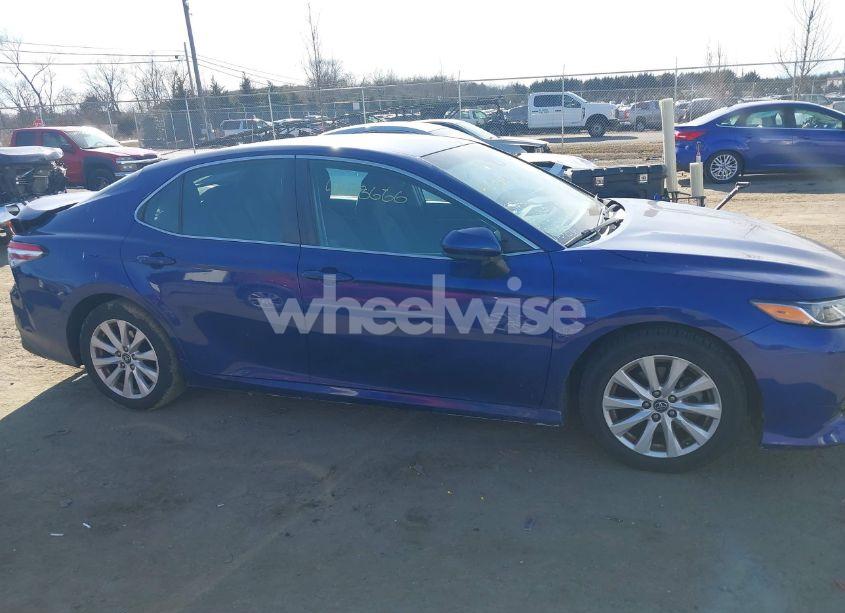 Photo 12 of 2018 Toyota Camry LE (VIN 4T1B11HK2JU575319)