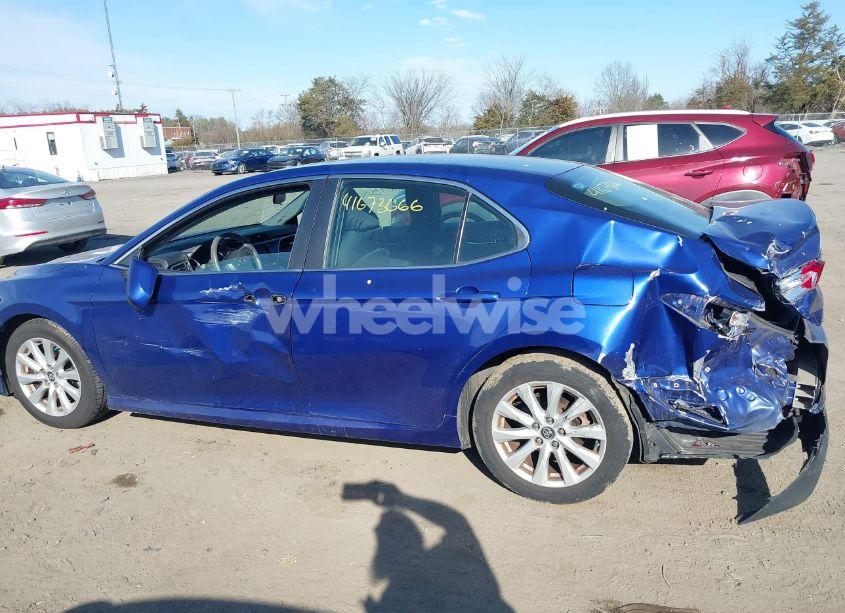 Photo 13 of 2018 Toyota Camry LE (VIN 4T1B11HK2JU575319)