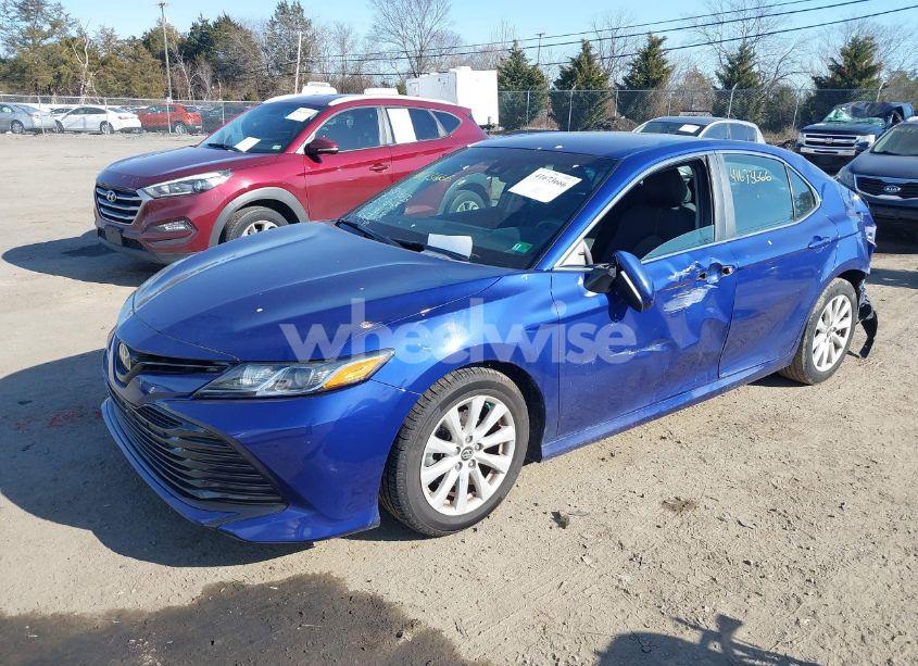 Photo 2 of 2018 Toyota Camry LE (VIN 4T1B11HK2JU575319)