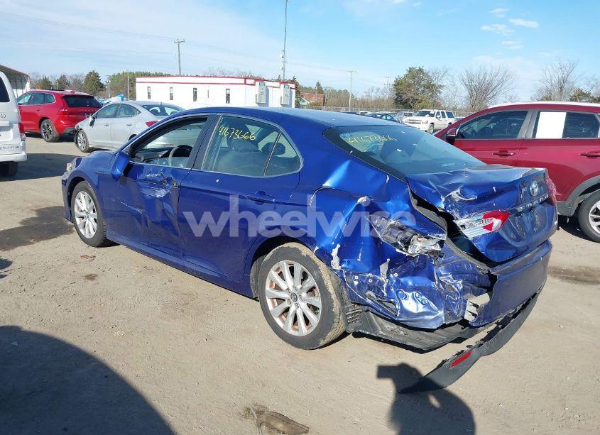 Photo 3 of 2018 Toyota Camry LE (VIN 4T1B11HK2JU575319)