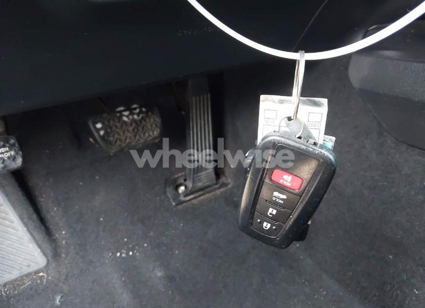 Photo 11 of 2018 Toyota Camry SE (VIN 4T1B11HK2JU583128)