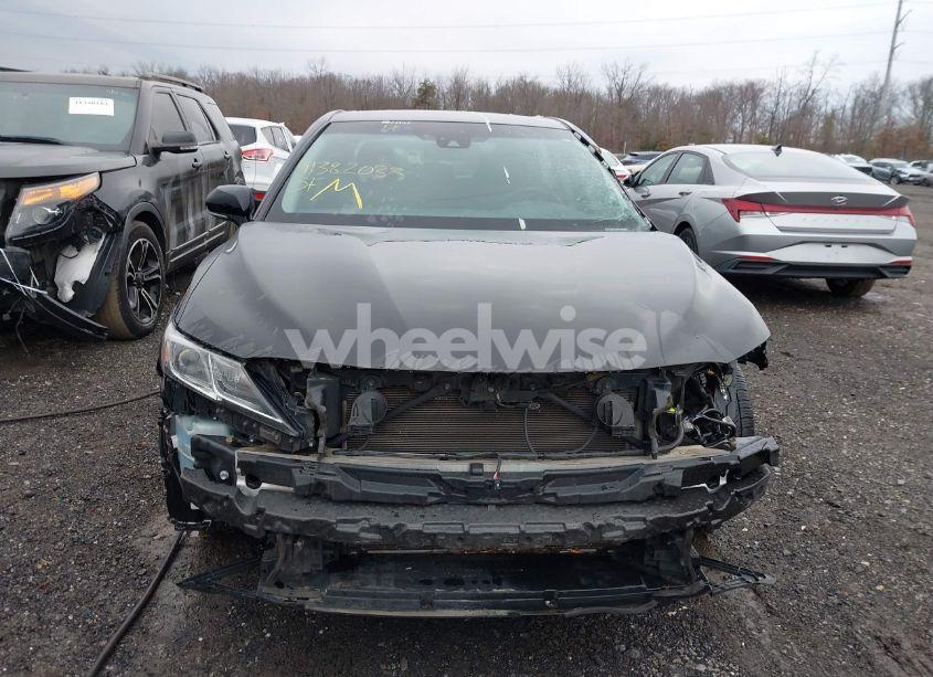 Photo 13 of 2018 Toyota Camry SE (VIN 4T1B11HK2JU583128)