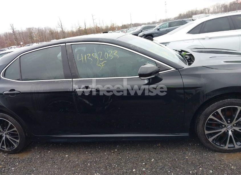 Photo 14 of 2018 Toyota Camry SE (VIN 4T1B11HK2JU583128)