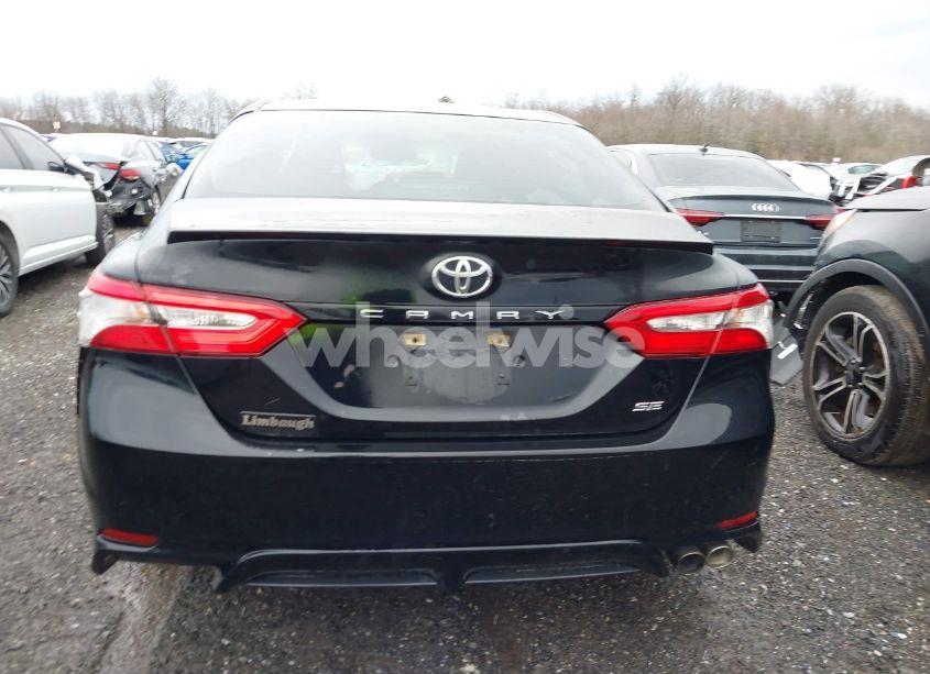 Photo 17 of 2018 Toyota Camry SE (VIN 4T1B11HK2JU583128)