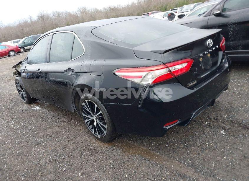 Photo 3 of 2018 Toyota Camry SE (VIN 4T1B11HK2JU583128)