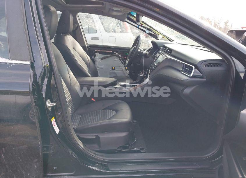 Photo 5 of 2018 Toyota Camry SE (VIN 4T1B11HK2JU583128)