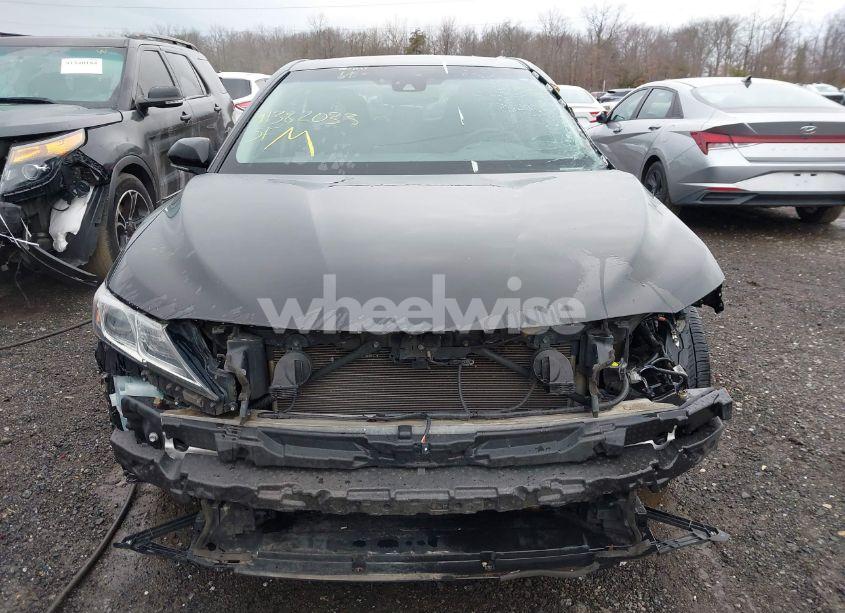 Photo 6 of 2018 Toyota Camry SE (VIN 4T1B11HK2JU583128)