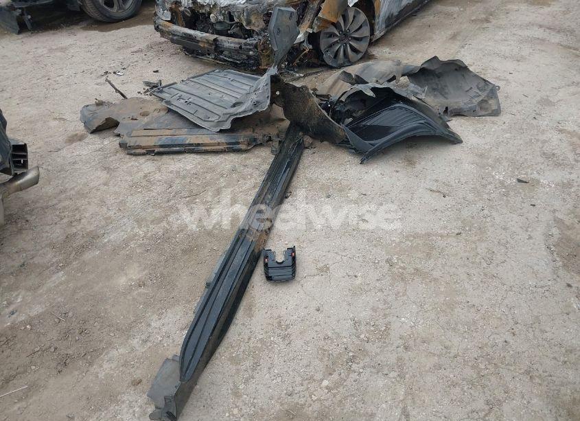 Photo 12 of 2018 Toyota Camry SE (VIN 4T1B11HK2JU587406)