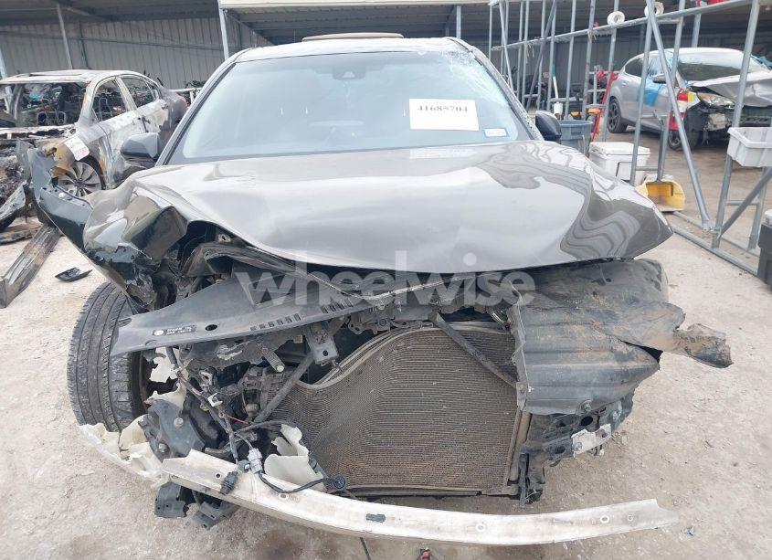 Photo 13 of 2018 Toyota Camry SE (VIN 4T1B11HK2JU587406)