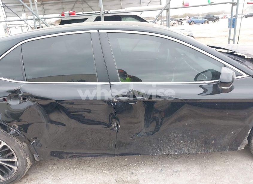 Photo 14 of 2018 Toyota Camry SE (VIN 4T1B11HK2JU587406)