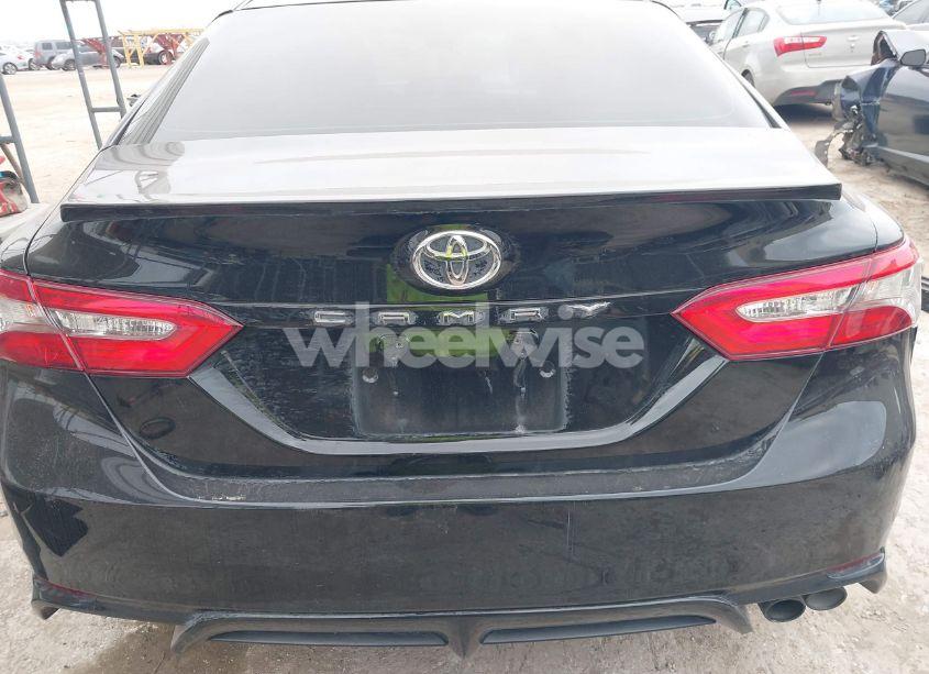 Photo 17 of 2018 Toyota Camry SE (VIN 4T1B11HK2JU587406)