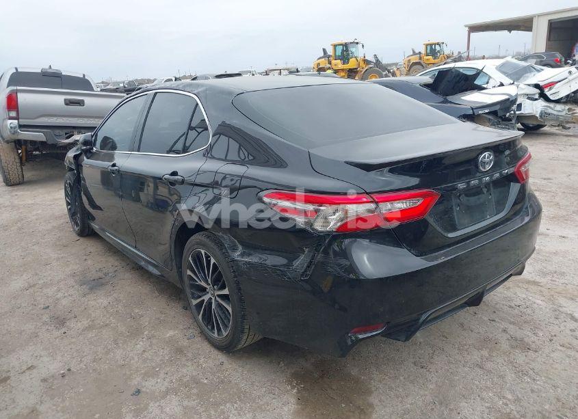 Photo 3 of 2018 Toyota Camry SE (VIN 4T1B11HK2JU587406)