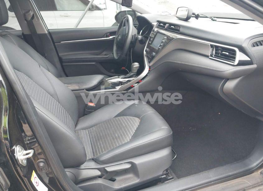 Photo 5 of 2018 Toyota Camry SE (VIN 4T1B11HK2JU587406)