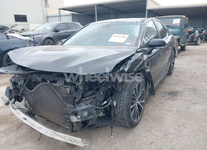 Photo 6 of 2018 Toyota Camry SE (VIN 4T1B11HK2JU587406)