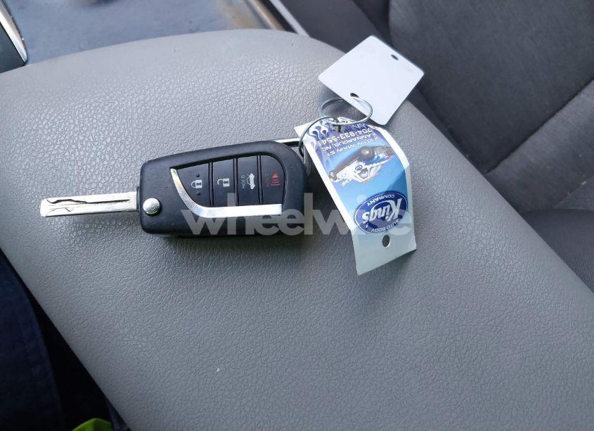 Photo 11 of 2018 Toyota Camry LE (VIN 4T1B11HK2JU605502)