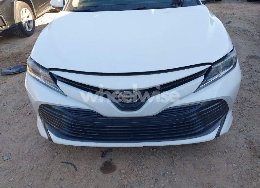 Photo 12 of 2018 Toyota Camry LE (VIN 4T1B11HK2JU605502)