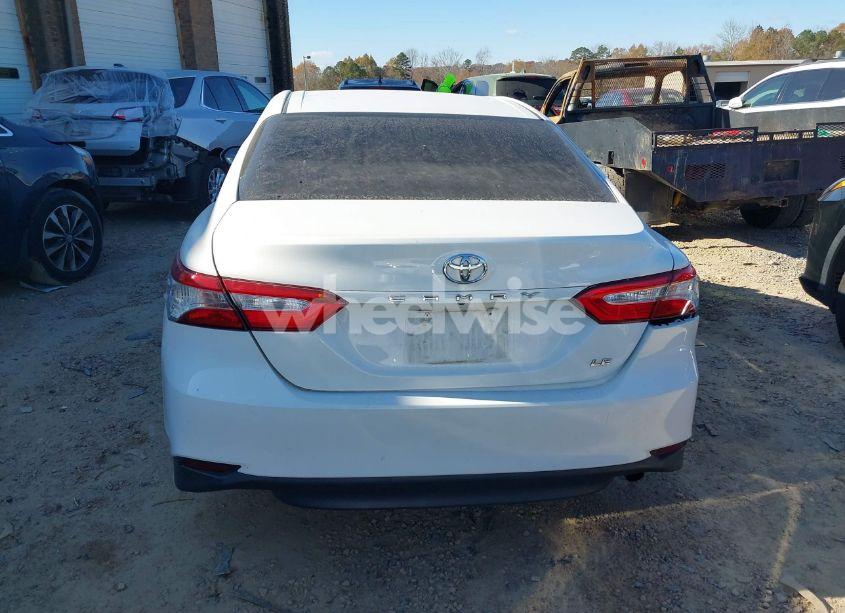Photo 16 of 2018 Toyota Camry LE (VIN 4T1B11HK2JU605502)