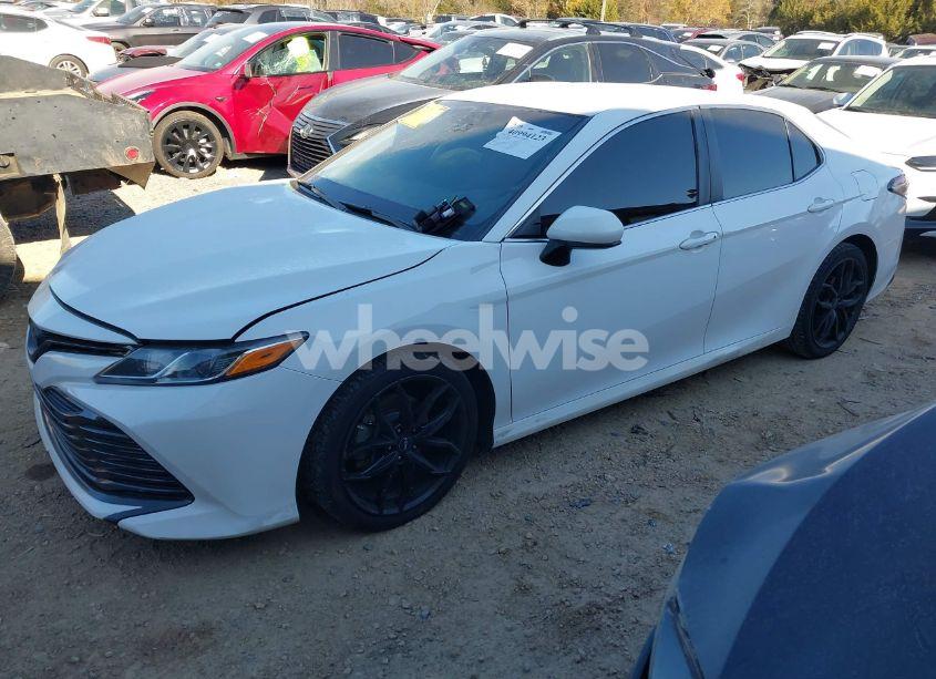 Photo 2 of 2018 Toyota Camry LE (VIN 4T1B11HK2JU605502)
