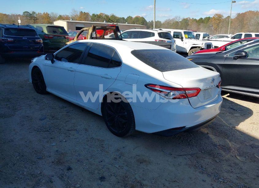 Photo 3 of 2018 Toyota Camry LE (VIN 4T1B11HK2JU605502)