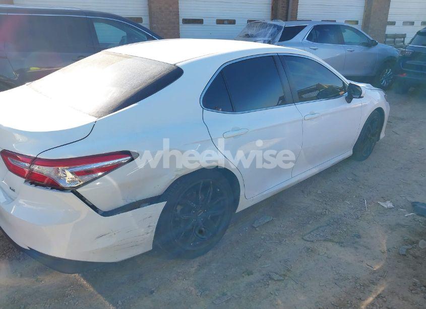 Photo 4 of 2018 Toyota Camry LE (VIN 4T1B11HK2JU605502)