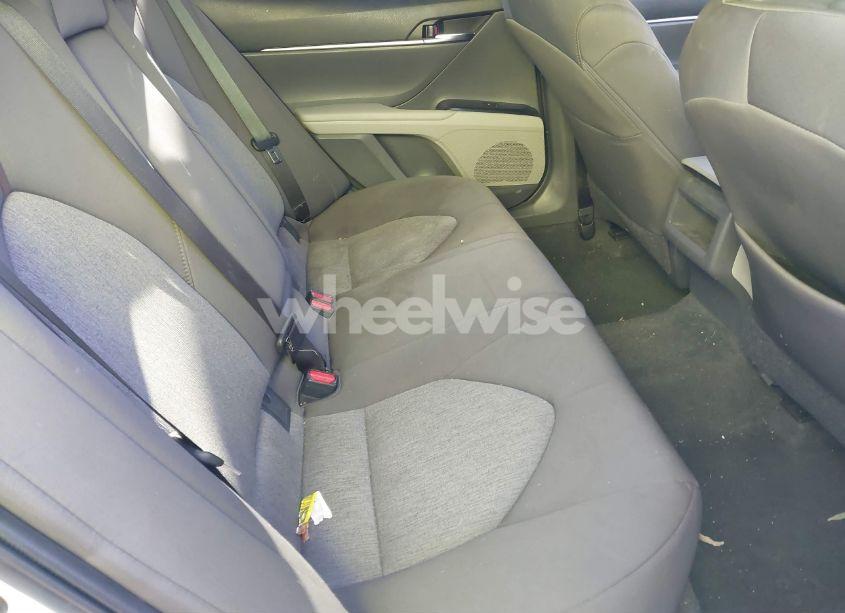 Photo 8 of 2018 Toyota Camry LE (VIN 4T1B11HK2JU605502)