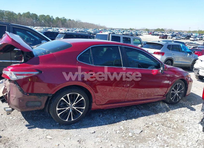 Photo 13 of 2018 Toyota Camry SE (VIN 4T1B11HK2JU613017)