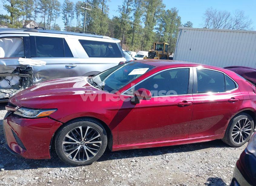 Photo 14 of 2018 Toyota Camry SE (VIN 4T1B11HK2JU613017)