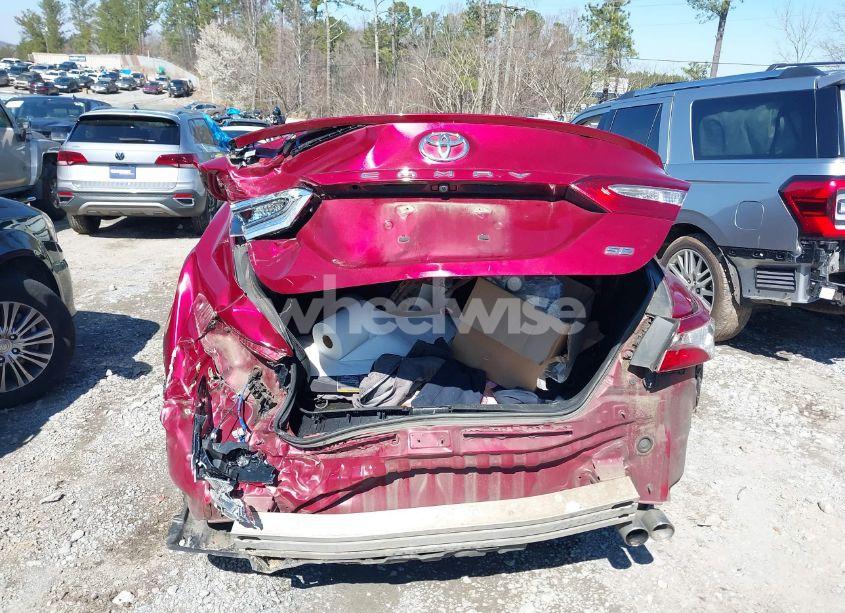 Photo 6 of 2018 Toyota Camry SE (VIN 4T1B11HK2JU613017)