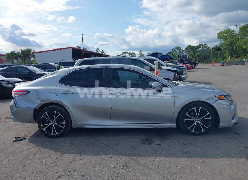 Photo 13 of 2018 Toyota Camry SE (VIN 4T1B11HK2JU614166)