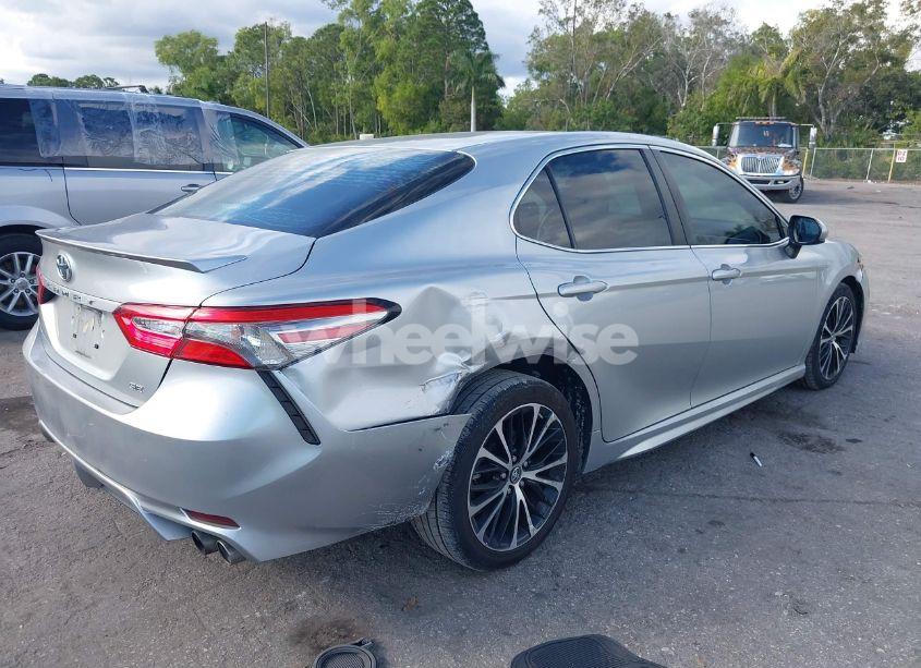 Photo 4 of 2018 Toyota Camry SE (VIN 4T1B11HK2JU614166)