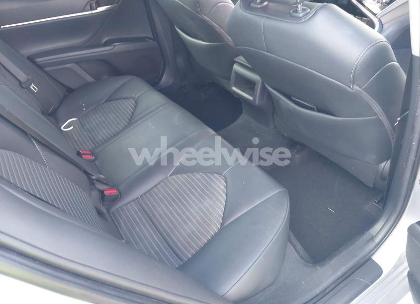 Photo 8 of 2018 Toyota Camry SE (VIN 4T1B11HK2JU614166)