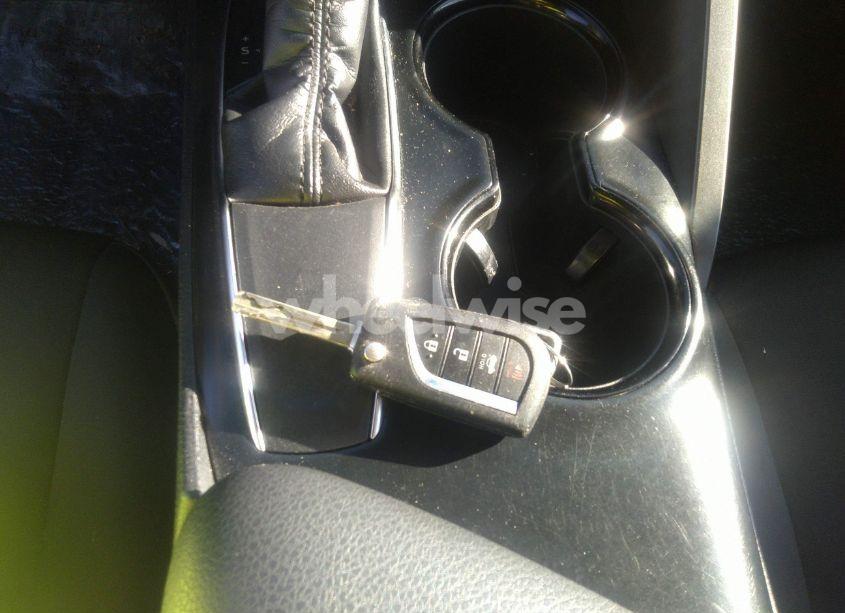 Photo 11 of 2018 Toyota Camry LE (VIN 4T1B11HK2JU617441)