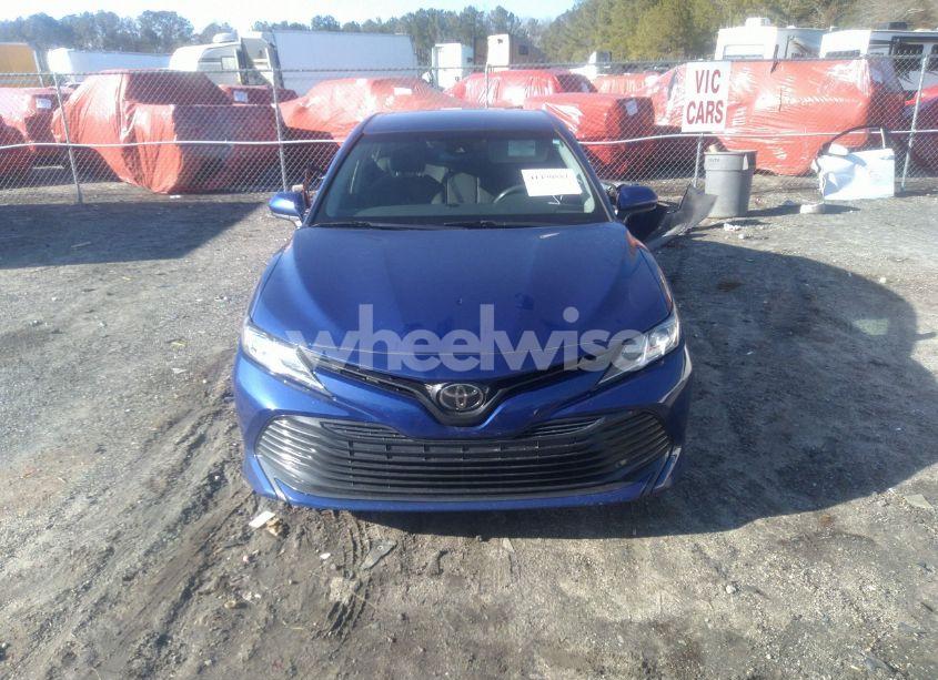 Photo 13 of 2018 Toyota Camry LE (VIN 4T1B11HK2JU617441)