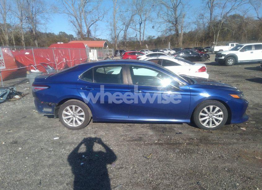 Photo 14 of 2018 Toyota Camry LE (VIN 4T1B11HK2JU617441)