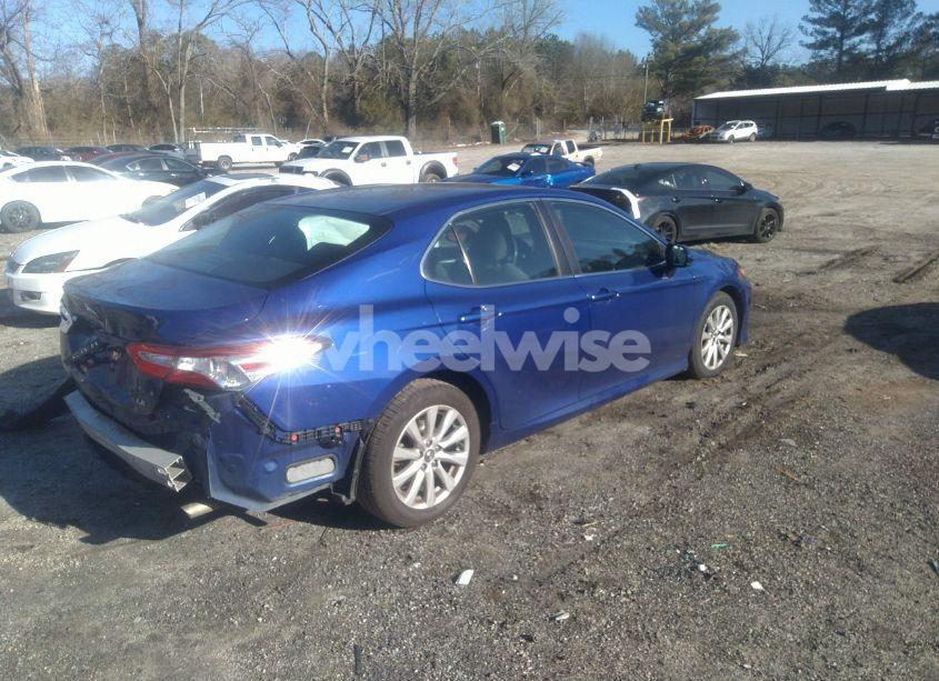 Photo 4 of 2018 Toyota Camry LE (VIN 4T1B11HK2JU617441)