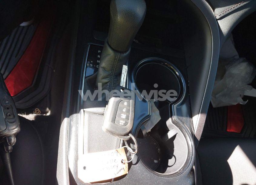 Photo 11 of 2018 Toyota Camry LE (VIN 4T1B11HK2JU636118)