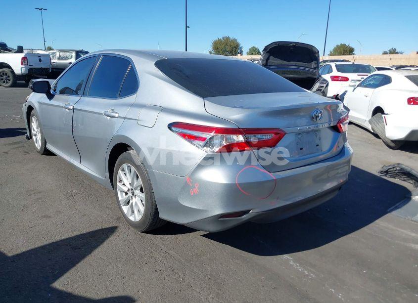 Photo 15 of 2018 Toyota Camry LE (VIN 4T1B11HK2JU636118)