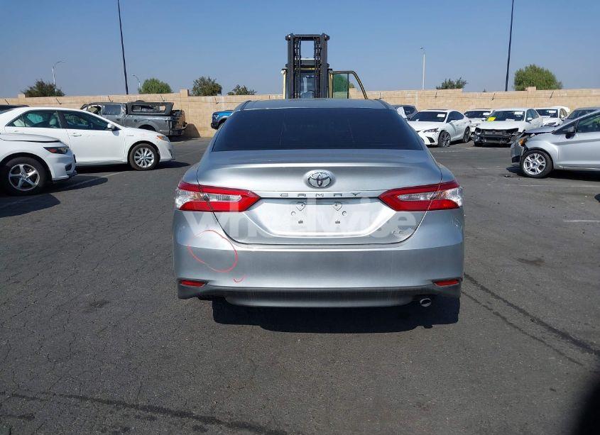 Photo 17 of 2018 Toyota Camry LE (VIN 4T1B11HK2JU636118)