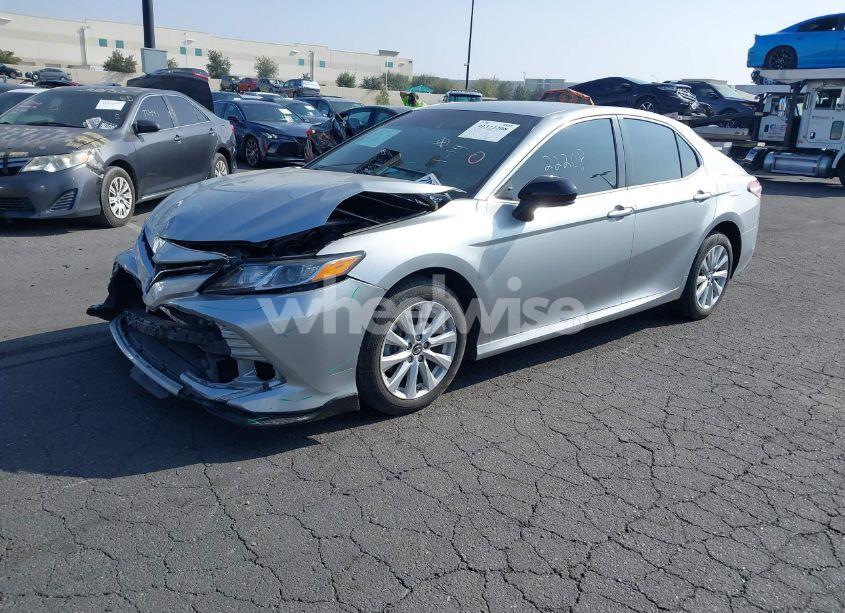 Photo 2 of 2018 Toyota Camry LE (VIN 4T1B11HK2JU636118)