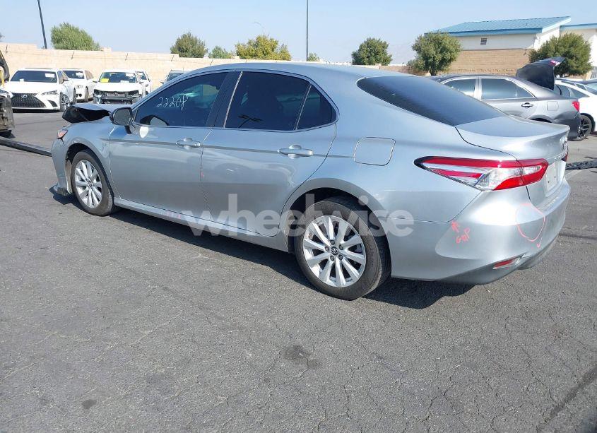 Photo 3 of 2018 Toyota Camry LE (VIN 4T1B11HK2JU636118)