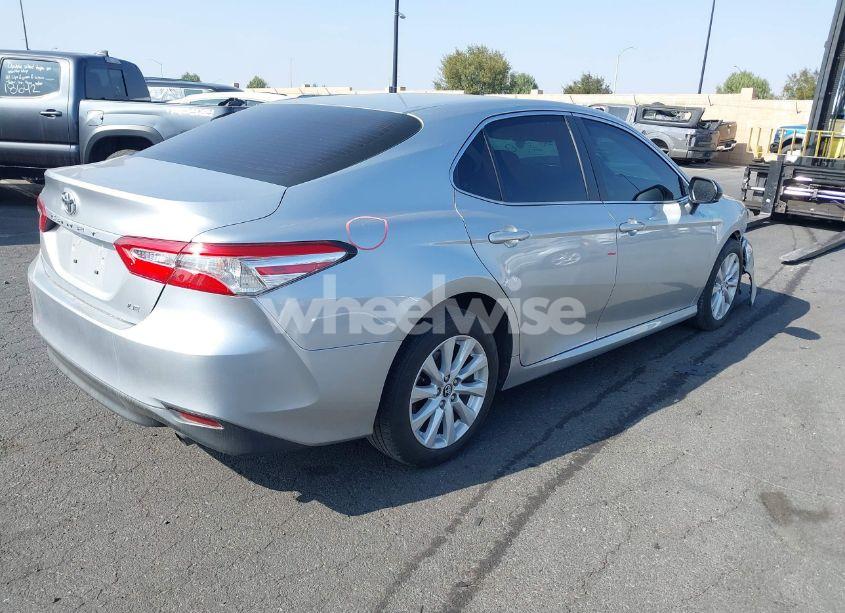 Photo 4 of 2018 Toyota Camry LE (VIN 4T1B11HK2JU636118)