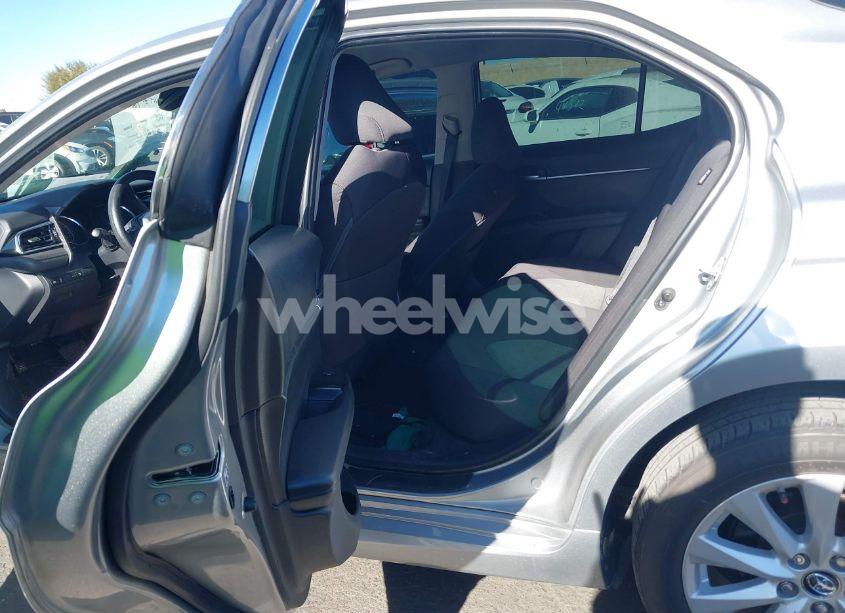 Photo 8 of 2018 Toyota Camry LE (VIN 4T1B11HK2JU636118)