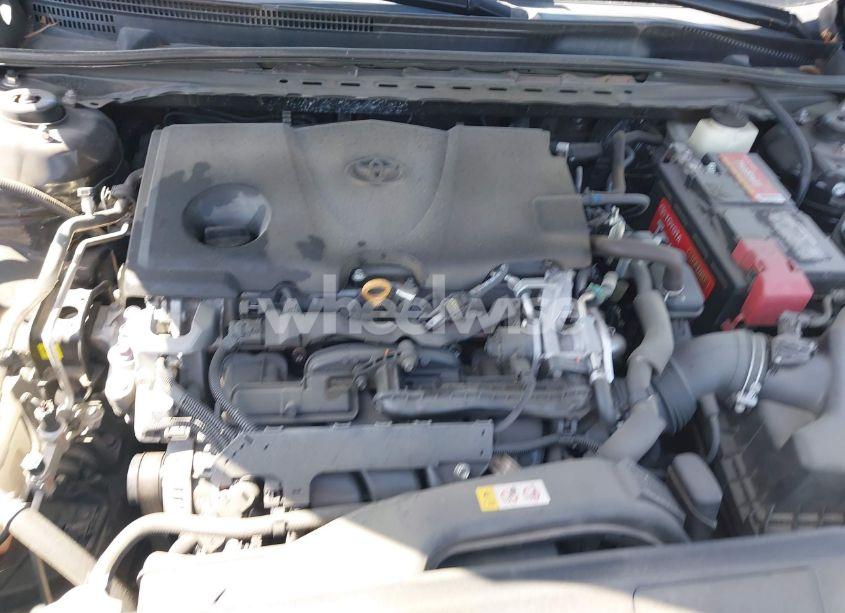 Photo 10 of 2018 Toyota Camry LE (VIN 4T1B11HK2JU636569)