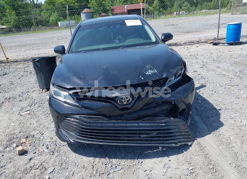 Photo 12 of 2018 Toyota Camry LE (VIN 4T1B11HK2JU636569)