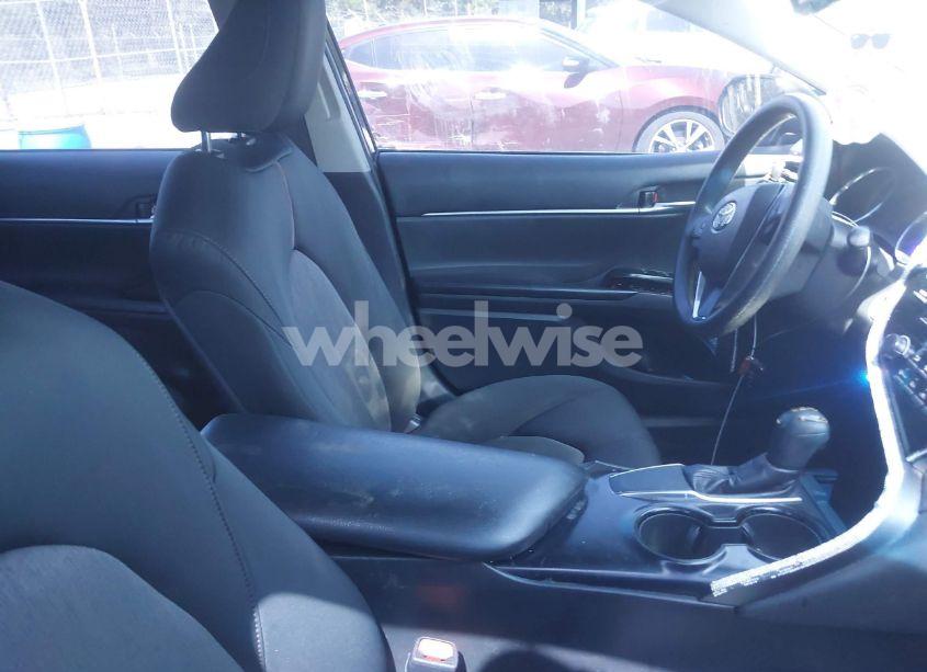 Photo 5 of 2018 Toyota Camry LE (VIN 4T1B11HK2JU636569)