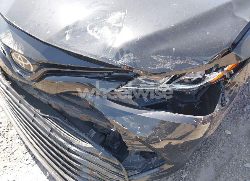 Photo 6 of 2018 Toyota Camry LE (VIN 4T1B11HK2JU636569)