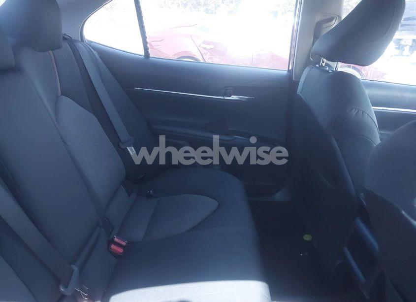 Photo 8 of 2018 Toyota Camry LE (VIN 4T1B11HK2JU636569)