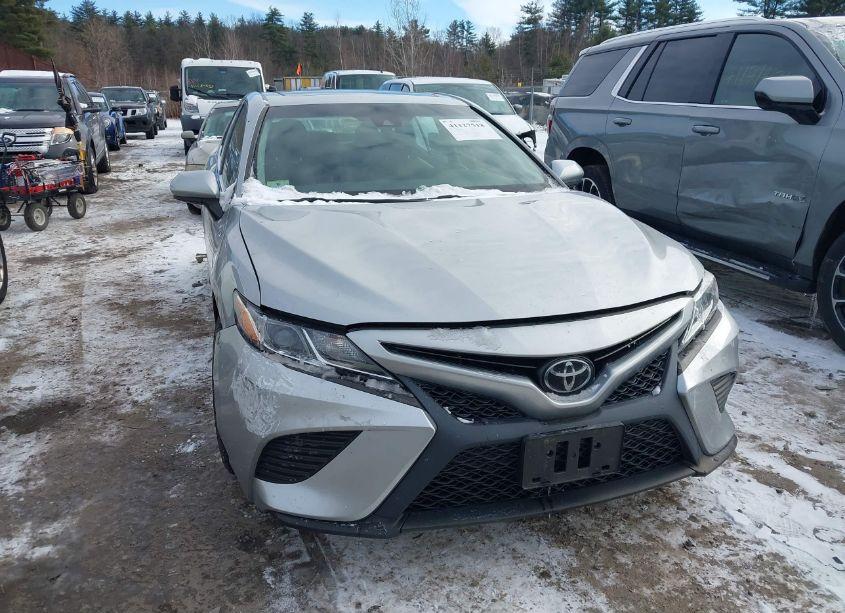 Photo 12 of 2018 Toyota Camry SE (VIN 4T1B11HK2JU641688)