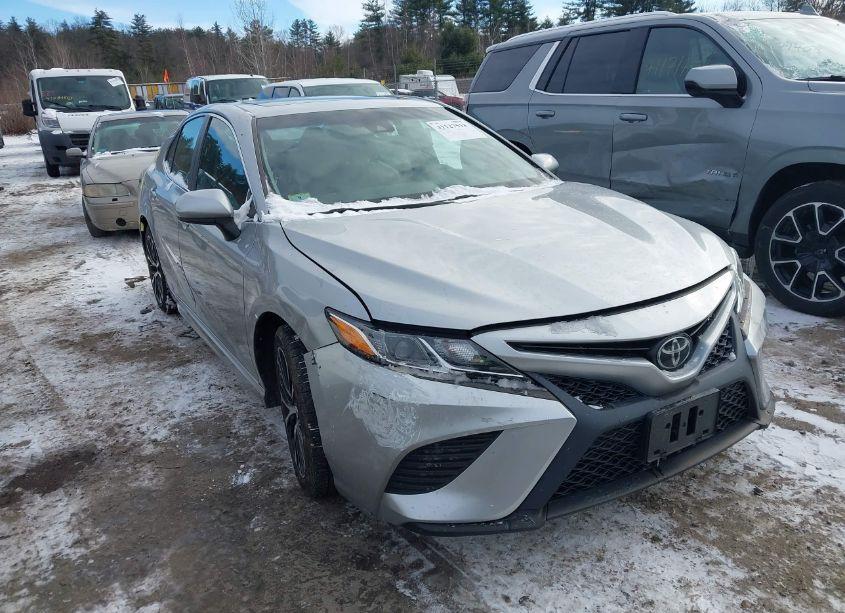 Photo 13 of 2018 Toyota Camry SE (VIN 4T1B11HK2JU641688)