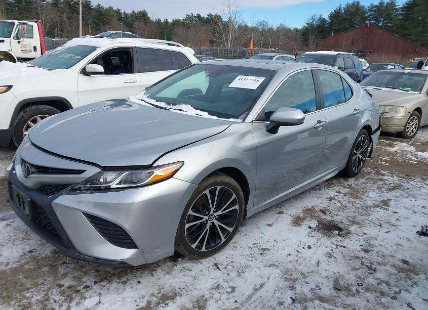 Photo 14 of 2018 Toyota Camry SE (VIN 4T1B11HK2JU641688)
